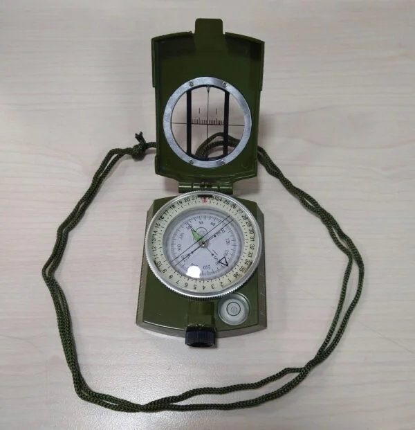 Brújula Militar Tipo Camenga Flotante Plegable - Image 5